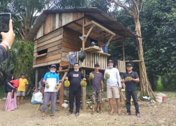 Awas Ketagihan Legitnya Durian Kelumbi di Kampung Durian Desa Penyambungan