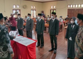 Camat Senyerang Lantik 5 Anggota BPD Margo Rukun