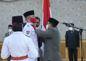 Jadi Pembina Upacara Pengukuhan Pasukan Pangibar Bendera Pusaka, Bupati : Kalian Adalah Putra Putri Terbaik Tanjabbar