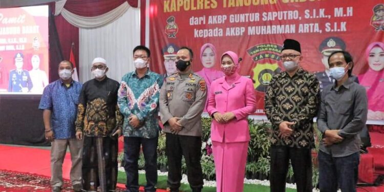 Wabup Hairan, SH Hadiri Lepas Sambut Kapolres Tanjab Barat