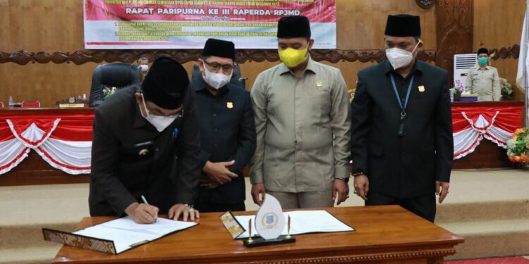 Hadiri Rapat Paripurna Ke-II KUA dan PPAS DPRD, Ini Harapan Bupati !