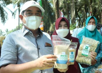 Panen Jahe Merah Di Muara Papalik, Bupati Puji Ketangguhan dan Kreativitas Ibu-ibu 
