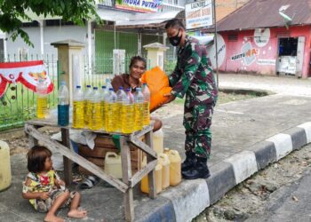 Momen HUT RI Ke-76, Kodim 0416/Bute Bagikan Peket Sembako