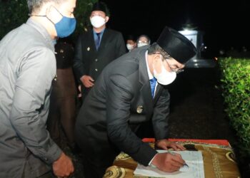 Bupati dan Wabup Tanjab Barat Ikuti Apel Kehormatan dan Renungan Suci HUT RI Ke-76