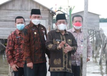 Tinjau TPI Serta Bagikan Bantuan Ke Nelayan, Wagub Abdullah Sani Didampingi Wabup Hairan 