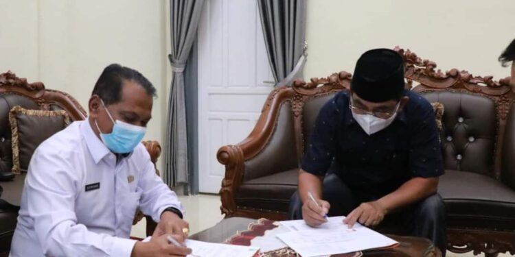 Terima Hibah APD Oleh KPU, Bupati : Bantuan Ini Sangat Berguna dan Akan Kita Gunakan Untuk MTQ