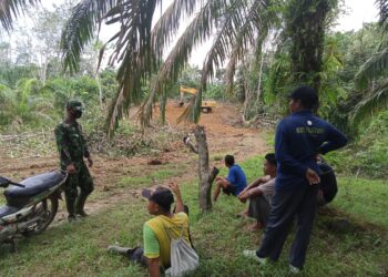 Potret Keakraban, Satgas TMMD Kodim 0416 Bute Bersama Warga