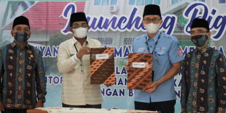 Bupati Tanjabbar Hibahkan Tanah ke Kemenag Untuk Pembangunan 7 Kantor KUAKec