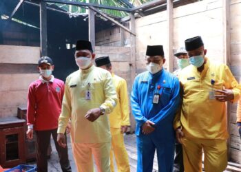 Tinjau Korban Kebakaran Parit Pancasila, Wabup Tanjabbar Serahkan Bantuan