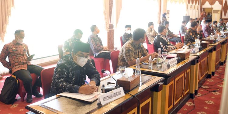 Ikuti Pengarahan Mendagri, Bupati : Kita Akan Lakukan Mapping dan Testing di aArea Positif Covid
