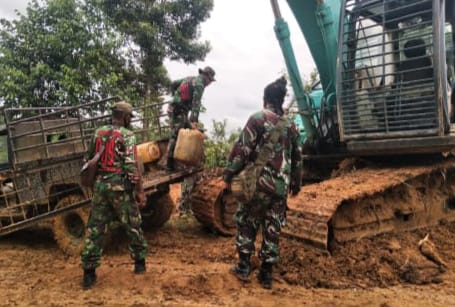 Satgas TMMD ke-112, Maksimalkan Alat Berat Dalam Proses Buka Jalan Baru
