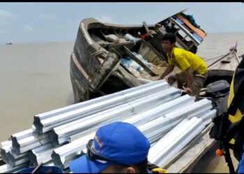 Kapal Bermuatan Material Asal Pulau Kijang Karam di Perairan Kualatungkal