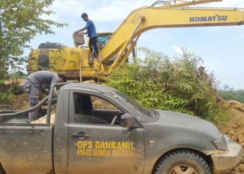 BBM Untuk Alat Berat Selalu Stand By Untuk Kelancaran Kerja di Lokasi TMMD