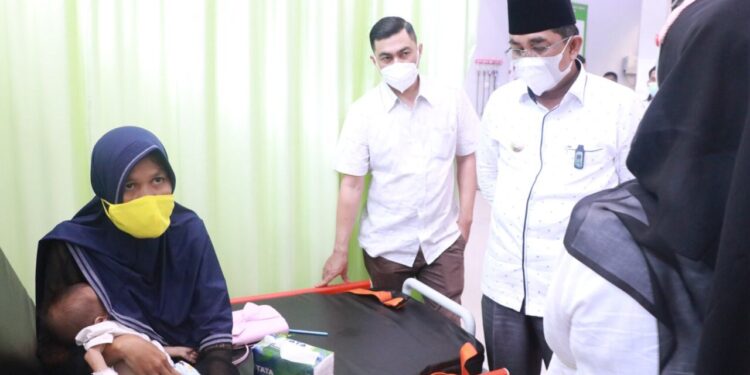 Kunjungi Zivana Aulia Penderita Gizi Buruk, Bupati : Kita Akan Pantau Terus Perkembangannya