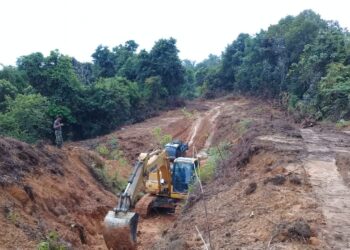 Tak Kenal Lelah, Satgas TMMD Tetap Awasi Alat Berat