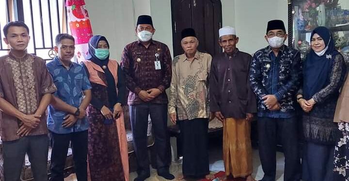 Kunjungi Tokoh Masyarakat Kelagian, Bupati Pimpin Tahlilan dan Doa