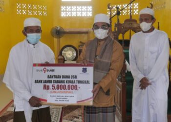 Safari Jum’at Berkah di Masjid Sabilal Muhtadin Desa Semau, Bupati Salurkan CSR