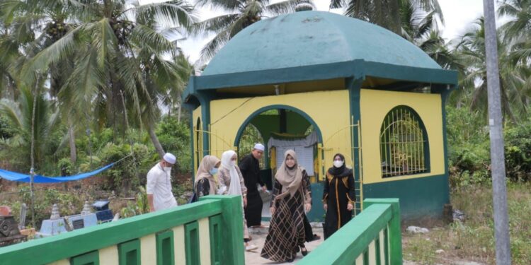 Hadiri Undangan Dzikir Kades Teluk Dalam Inhil, Bupati Sempatkan Ziarah Kemakam Tuan Guru Sapat
