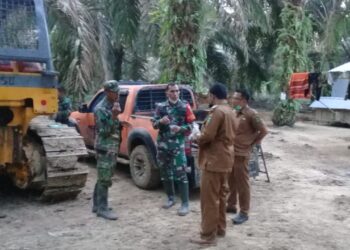 Dandim 0416/Bute Didampingi Camat Pantau Pembukaan Jalan TMMD