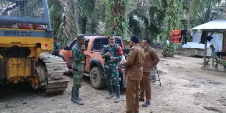 Dandim 0416/Bute Didampingi Camat Pantau Pembukaan Jalan TMMD
