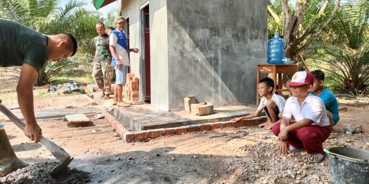 Senyum Anak-anak Simpang Semangko Bersama Satgas TMMD