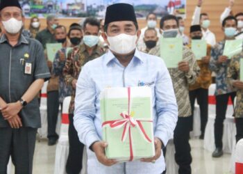 Bupati Tanjabbar Hadiri Penyerahan Sertifikat Redistribusi Tanah Objek Reforma Agraria 2021 Oleh Presiden Via Virtual