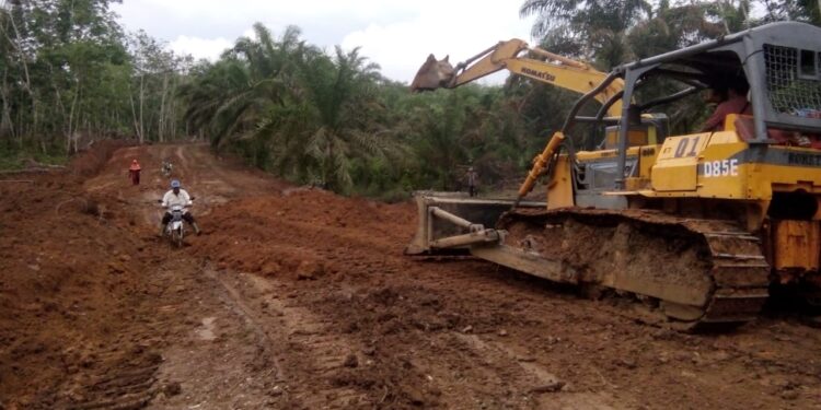 Jalan Dibuka Satgas TMMD Desa Bakal Ramai