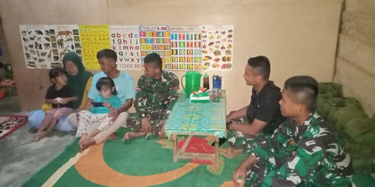 Begini Potret Kedekatan Satgas TMMD Bersama Orangtua Asuh