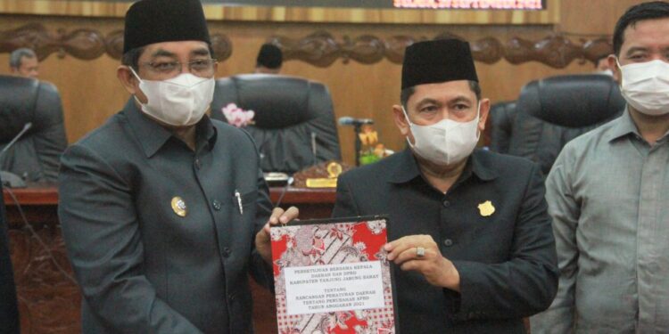 Hadiri Rapat Paripurna IV DPRD, Bupati Ingatkan seluruh Kepala OPD Untuk Serius Dalam Penyusunan RKA-SKPD