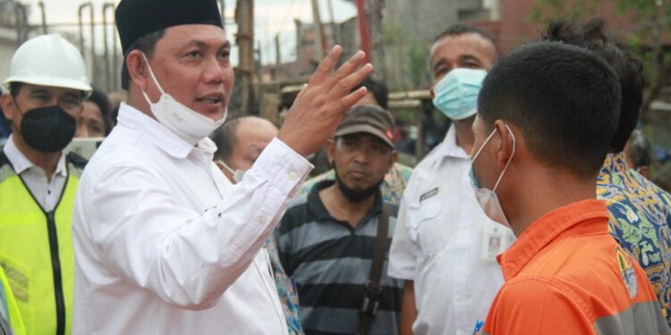 Terkait  Pembangunan Jembatan Parit Gompong, Ini Kata Kepala Balai
