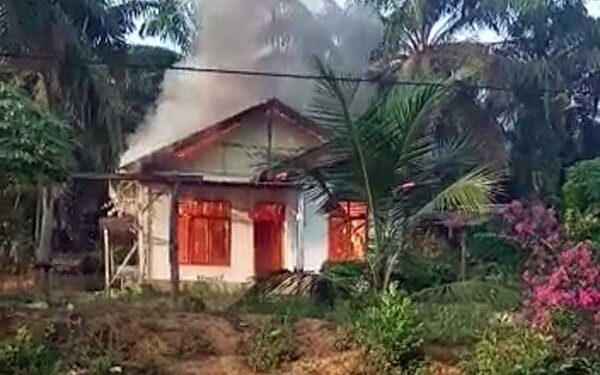 Lama tak Dihuni, Rumah Kades Ludes Diamuk Sijago Merah