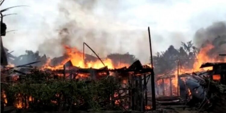 Sijago Merah Mengamuk di Legok, Tiga Rumah Hangus Terbakar