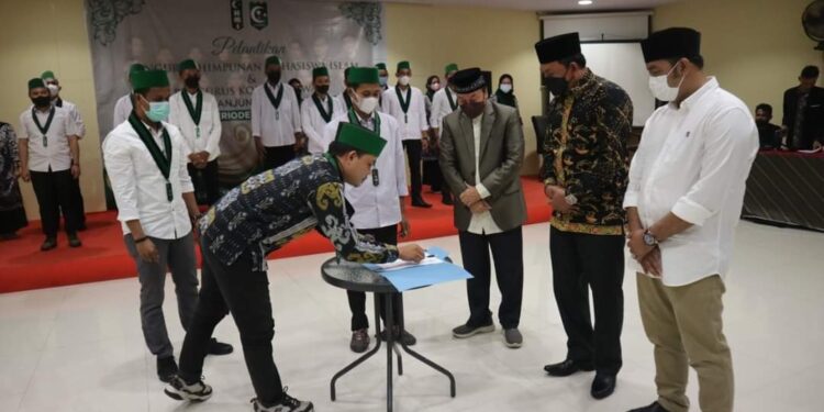 Hadiri Pelantikan Ketua HMI dan KOHATI Tanjabbar, Wabup Ucapkan Selamat 