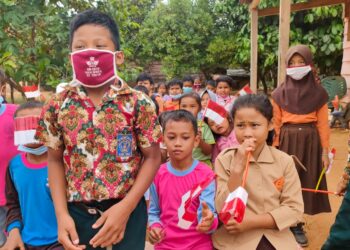 Murid SD di Lokasi TMMD Gembira TNI Telah Banyak Membantu 