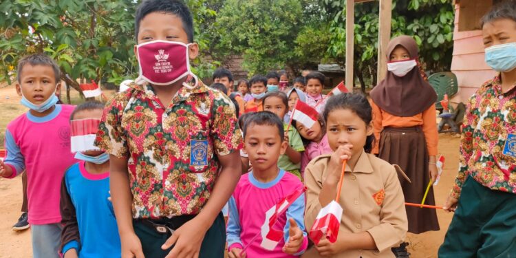 Murid SD di Lokasi TMMD Gembira TNI Telah Banyak Membantu 