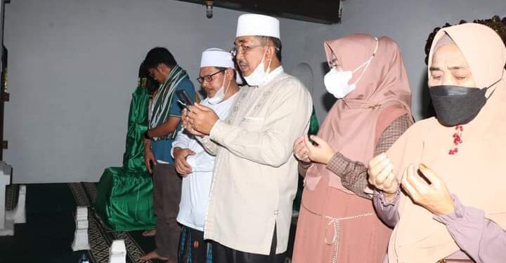 Terima Hadiah Dari Imam Besar Masjid Istiqlal, Bupati Merasa Bangga dan Ucapan Terima Kasih 