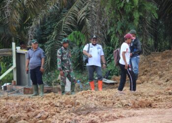 Jalan Desa Selesai Dikerjakan, Camat : Terima Kasih TNI dan Pemkab Tebo