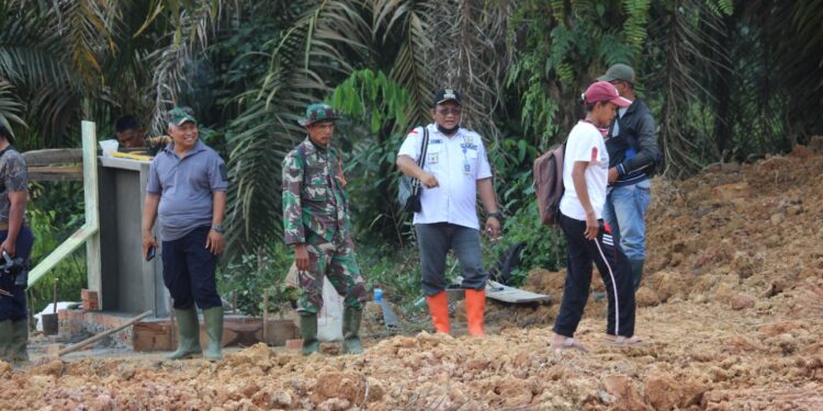 Jalan Desa Selesai Dikerjakan, Camat : Terima Kasih TNI dan Pemkab Tebo