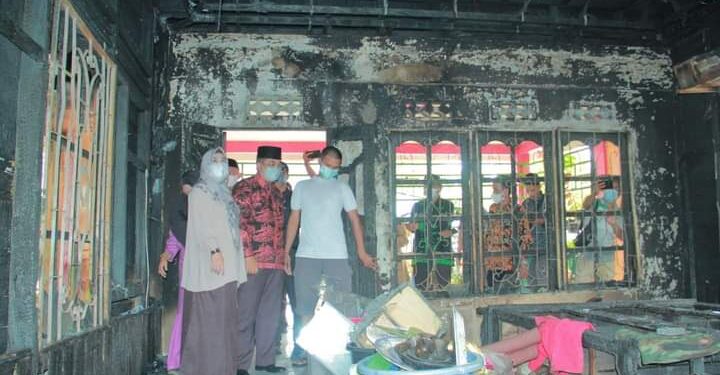 Tinjau Lokasi Kebakaran Tungkal IV Kota, Bupati Ucapkan Turut Berbelasungkawa