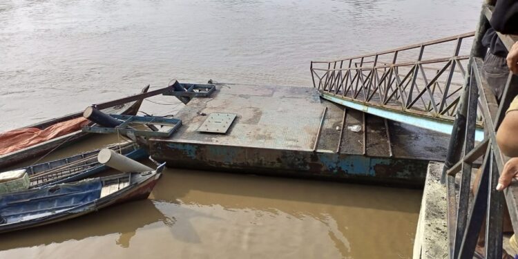 Dermaga Teluk Kempas Roboh Dihantam Tag Boat Maju Jaya
