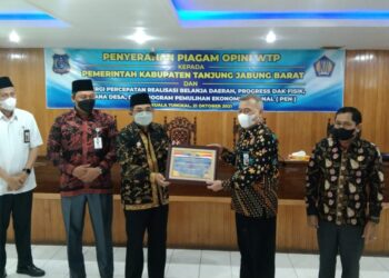 Terima Langsung Piagam WTP Atas LKPD 2020, Bupati Ucapkan Terimakasih Kepala Kanwil DJPB
