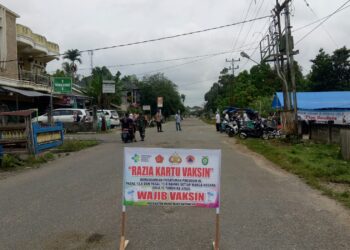 Polsek Muko-muko Bathin VII dan Pemdus Suka Jaya Razia Kartu Vaksin