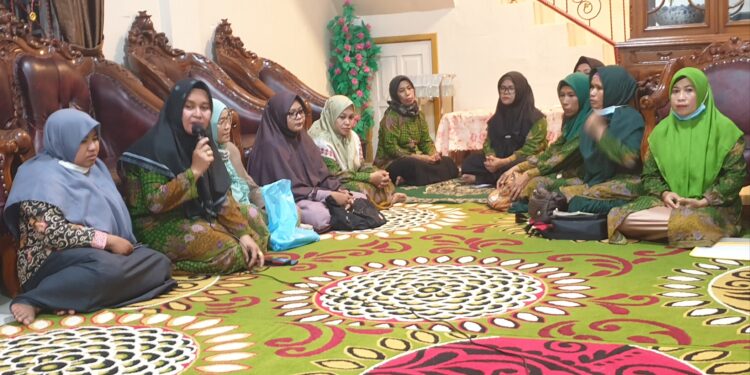 PC Muslimat NU Bekerjasama dengan Pedagang Ayam Tanjabbar Gelar Pelatihan Pemotongan Ayam