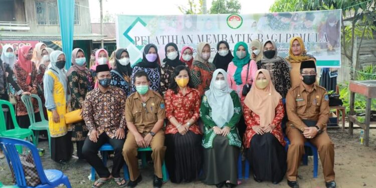 Buka Pelatihan Membatik, Ketua TP-PKK Harap Tanjabbar Punya Cetral Batik