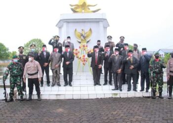 Peringatan Hari Pahlawan Ke-76, Pemkab Gelar Ziarah di Makam Pahlawan Satria Yudha Pengabuan 