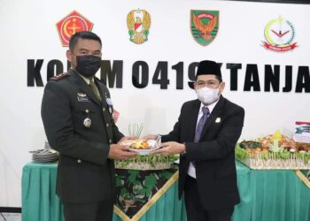Hadiri HUT TNI Ke-76, Ketua DPRD Tanjabbar Ucapkan Dirgahayu TNI 