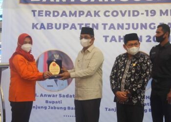 Bupati Serahkan BLT APBD P 2021, 3.388 KK Merasa Terbantu