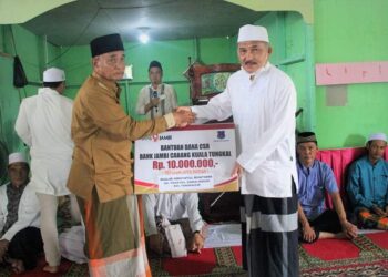 Wakili Bupati Safari Jumat, Mulyadi Serahkan Bantuan CSR dan Mushaf Al-Qur’an