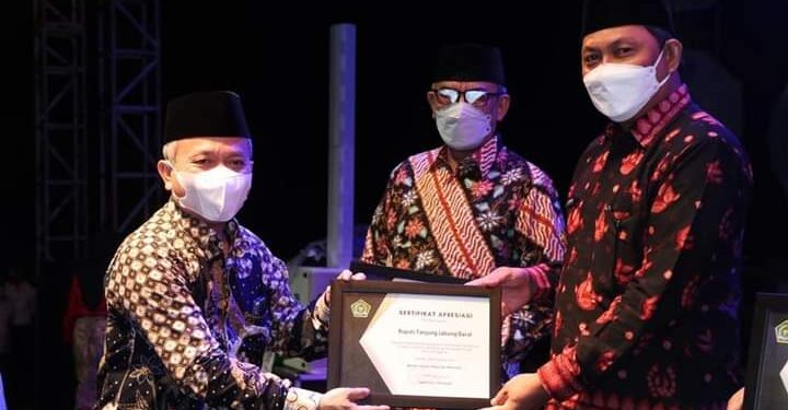 Wabup  Terima Sertifikat Penghargaan Penyuluh Agama Tingkat Nasional
