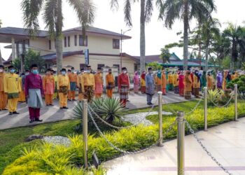 Bupati Tanjab Barat Pimpin Upacara HUT Provinsi Jambi Ke-65